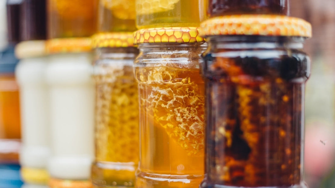 Miód: Naturalny Słodki Skarb i Wszechstronny Dodatek Kulinarny